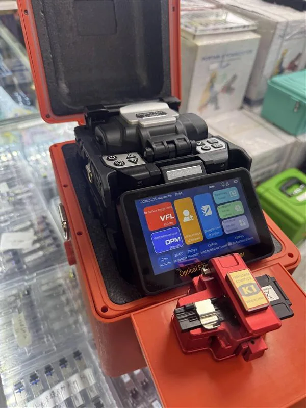 Photographie fournie : soudeuse de fibre optique dans sa mallette de transport